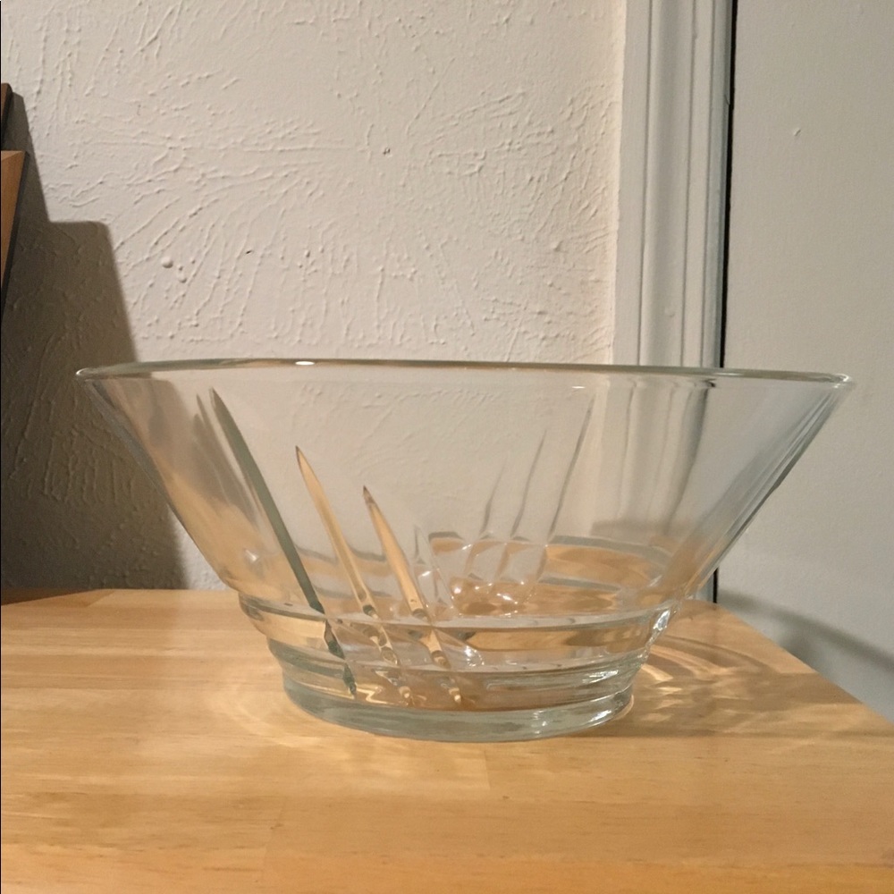 Glass serving bowl